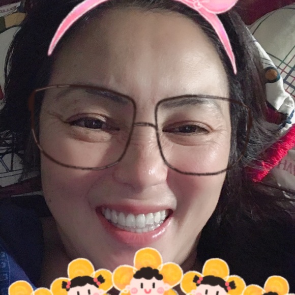 Profile Picture of Arpa Helliwell (@arpa_oomph) on Poshmark