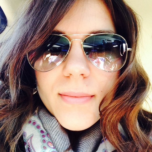 Profile Picture of Alecia Evans (@amevans86) on Poshmark