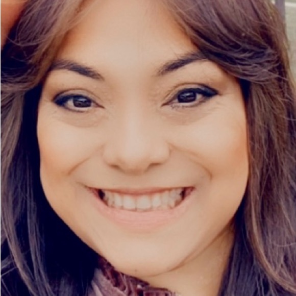 Profile Picture of Mari Perez (@mariperez266) on Poshmark