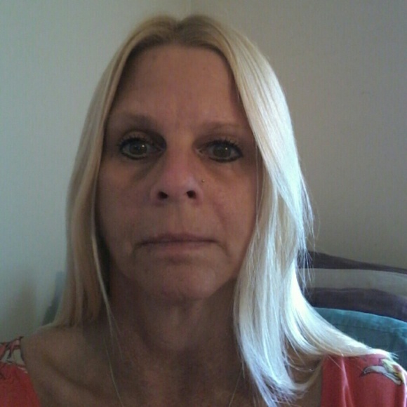 Profile Picture of Donna Powell (@dmp1964) on Poshmark