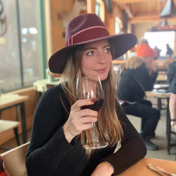 Profile Picture of Gwendolyn Colando (@gwenaria) on Poshmark