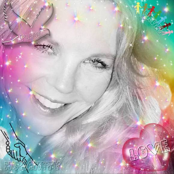 Profile Picture of Lisa Hudspeth (@larss47) on Poshmark