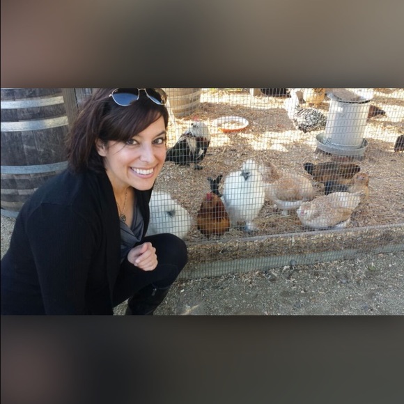 Profile Picture of Shawna Larson (@shawnalee74) on Poshmark