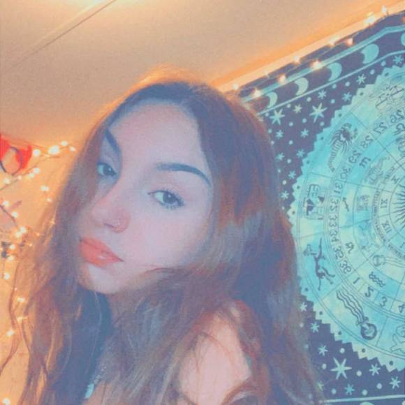 Profile Picture of Selena Mattioli (@selenamattioli) on Poshmark