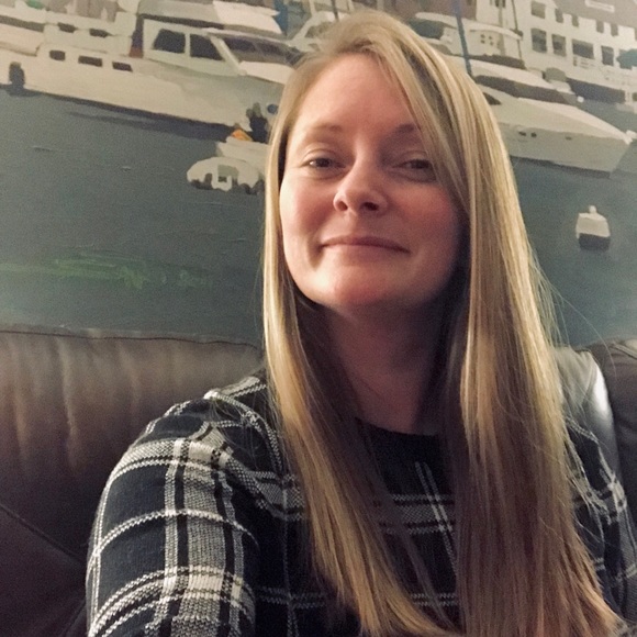 Profile Picture of Katie Cappannelli (@ward2101) on Poshmark