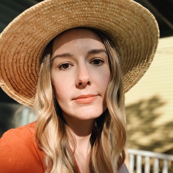 Profile Picture of Meghan Fossey (@meghfoss) on Poshmark