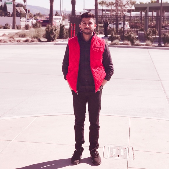 Profile Picture of Vineet Tyagi (@tyagivineet) on Poshmark