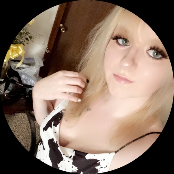 Profile Picture of Alexis Keller (@alexiskeller01) on Poshmark