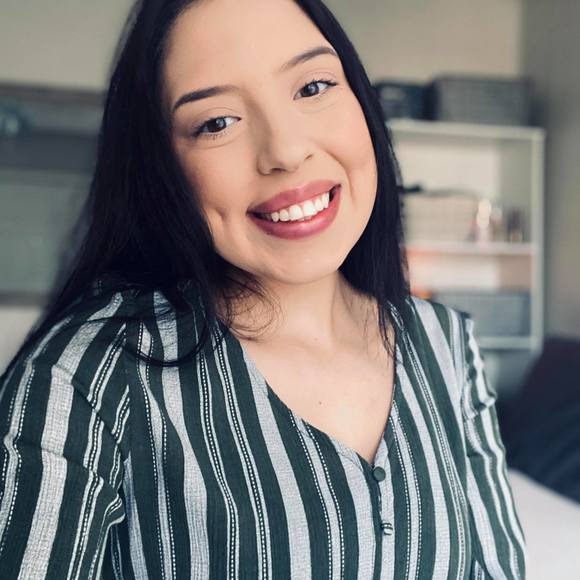 Profile Picture of Emily Andrews (@emilyyy_rachel) on Poshmark