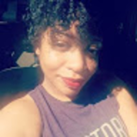 Profile Picture of Felicia Trapps (@ftrapps26) on Poshmark