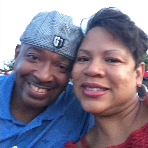 Profile Picture of Sharon Hunter (@sharonhunteru44) on Poshmark