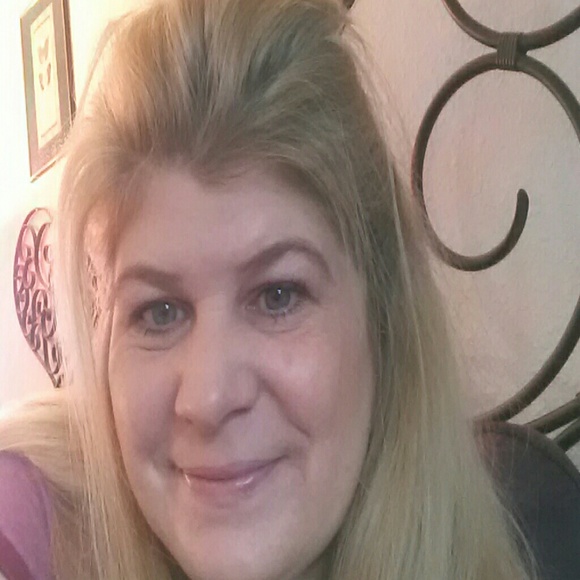 Profile Picture of Sheri Perrins (@skp123usa) on Poshmark