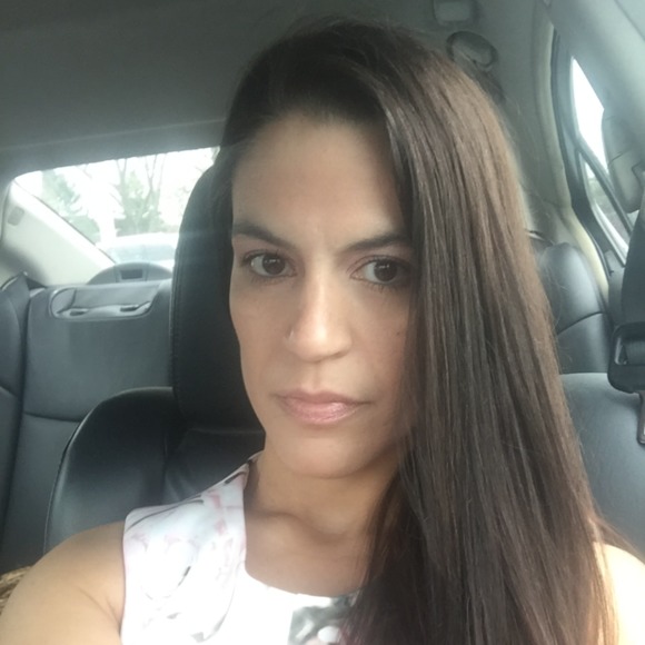 Profile Picture of Ashley Petrangelo (@petrangeloa) on Poshmark