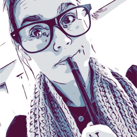 Profile Picture of Ashley Lauramore (@mrsalauramore) on Poshmark