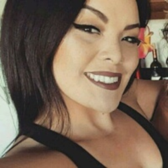 Profile Picture of Danielle Kekahuna (@dani_bby87) on Poshmark