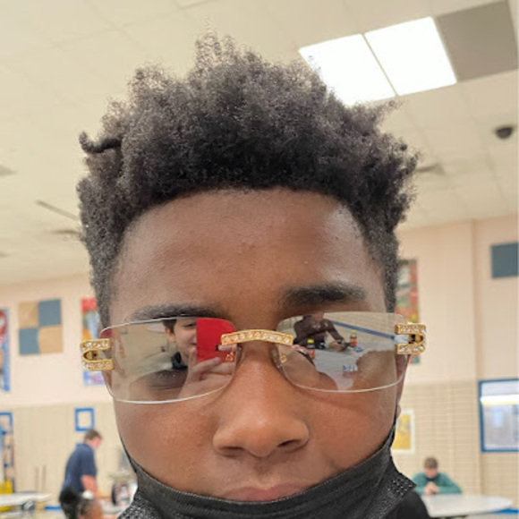 Profile Picture of Kamell Robbins (@kamellrobbins3) on Poshmark
