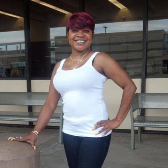 Profile Picture of Dawnette Burse (@dawnetteburse) on Poshmark