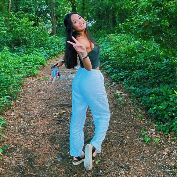 Profile Picture of Nina Alinsonorin (@ninaysabel) on Poshmark