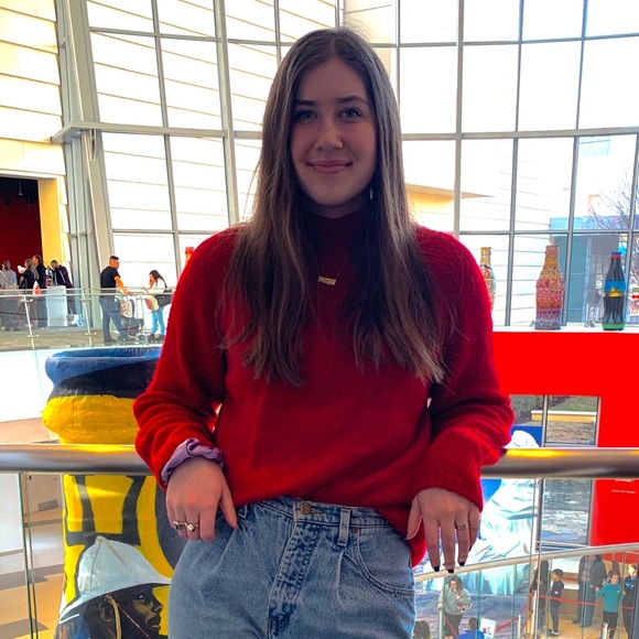 Profile Picture of Madelyn Deramus (@mgd74877) on Poshmark