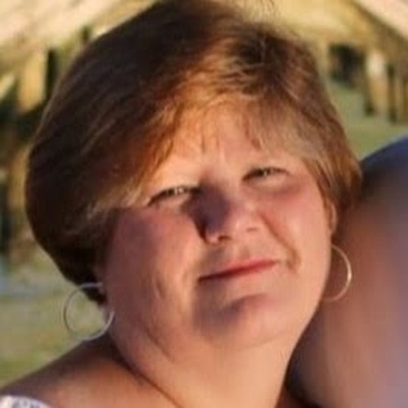 Profile Picture of Lynn Beaty (@lynnbeaty) on Poshmark