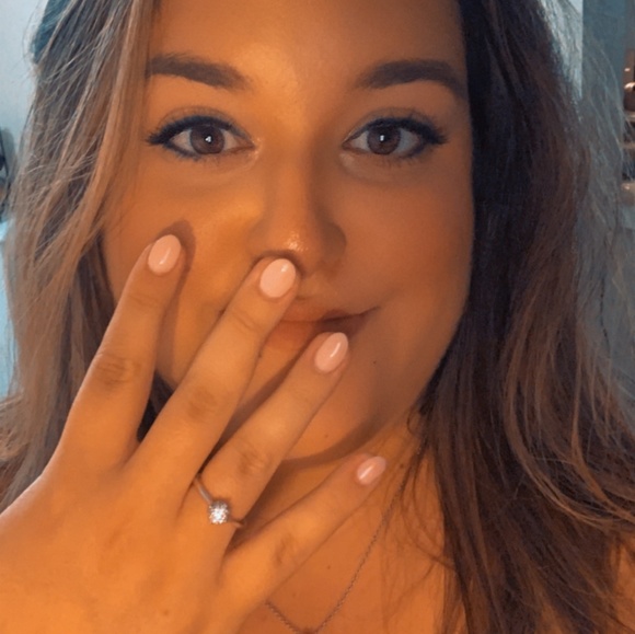 Profile Picture of Amanda Wokal (@awokal17) on Poshmark