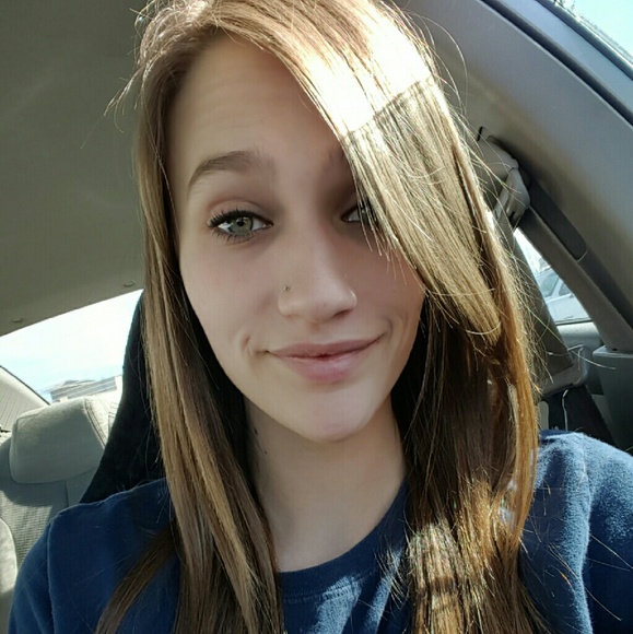 Profile Picture of Nicole Fleig (@nicolefleig) on Poshmark