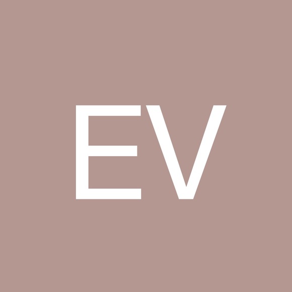 Profile Picture of Emily Vandermark (@vandermarkemily) on Poshmark