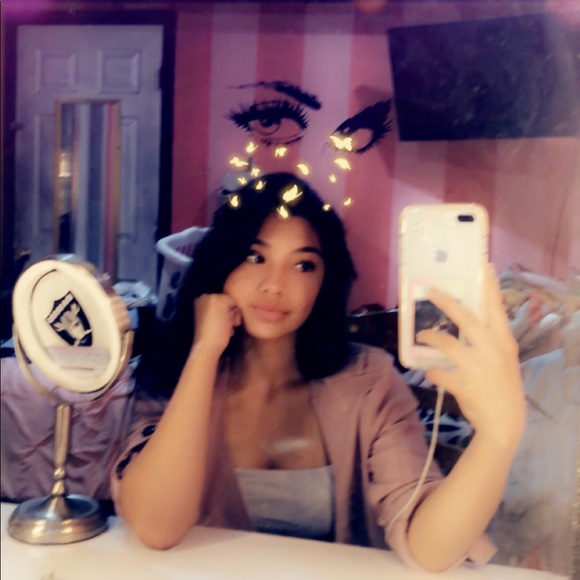 Profile Picture of Itzel Alvarado (@tzllvrd) on Poshmark