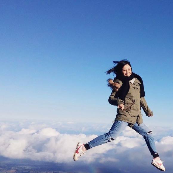 Profile Picture of Nancy Feng (@nnsqfeng) on Poshmark