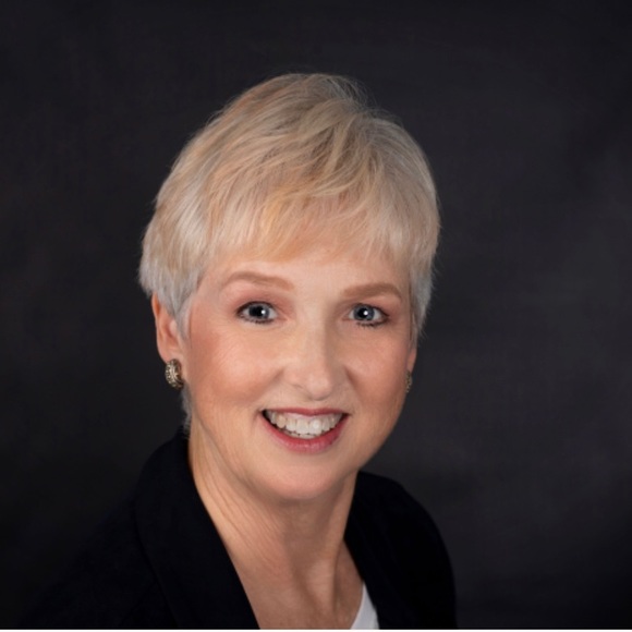 Profile Picture of Dawn Carpenter (@dawnskers57) on Poshmark