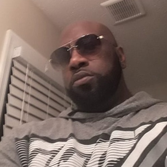Profile Picture of Brian Donovan (@favorbdw) on Poshmark