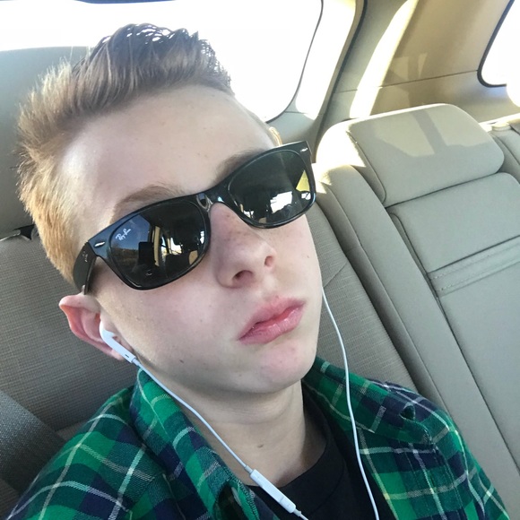 Profile Picture of Clay Richardson (@clay_1) on Poshmark