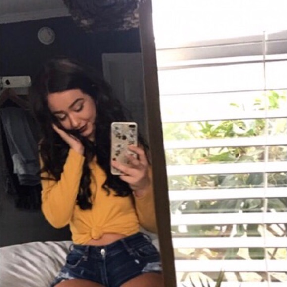 Profile Picture of Juliana Brantleh (@julianabrantley) on Poshmark