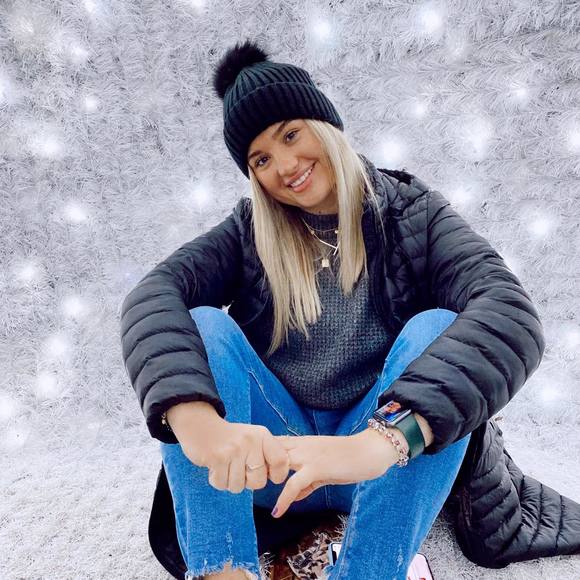 Profile Picture of Taylor Slish (@taylor_slish) on Poshmark