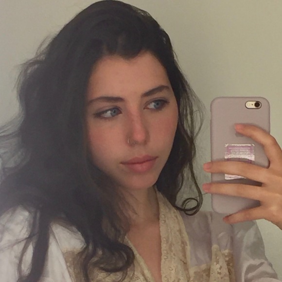 Profile Picture of Julianne Hussman (@pixieragdoll) on Poshmark