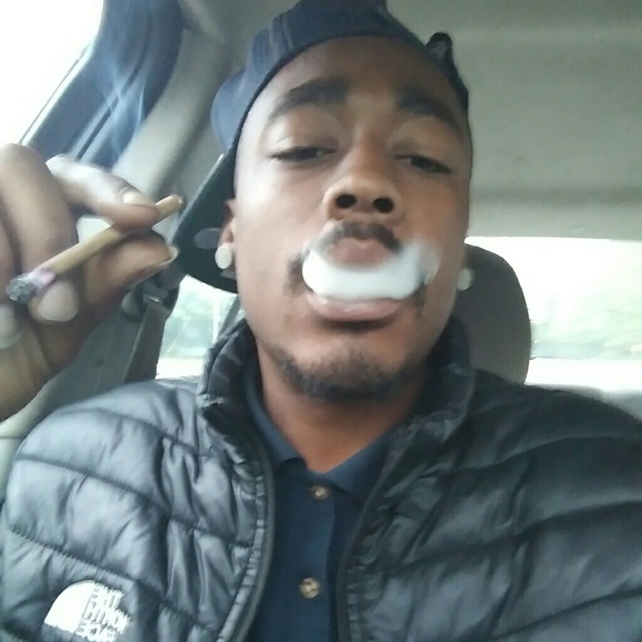 Profile Picture of Jonathan Glenn (@shoedude131) on Poshmark