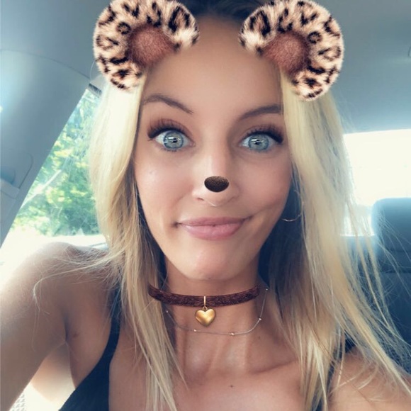 Profile Picture of Erica Zigman (@ezigman07) on Poshmark