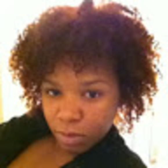 Profile Picture of Mirtho Phanor (@mirtho) on Poshmark
