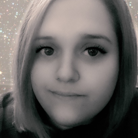 Profile Picture of Katrina Hermanson (@katrinahermanso) on Poshmark