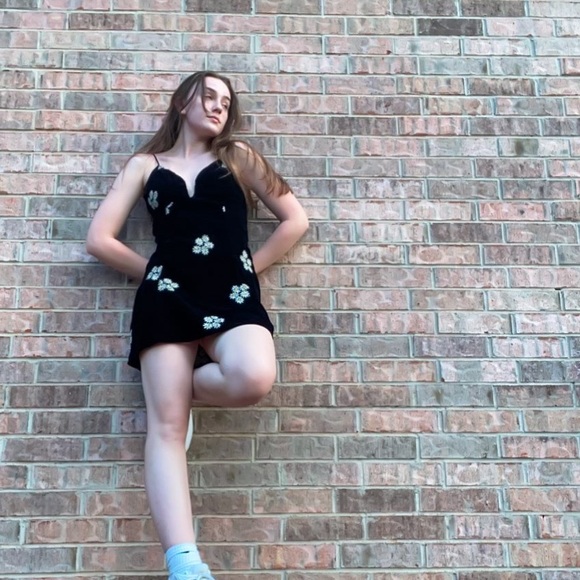 Profile Picture of Lauren Trethaway (@cutethreds) on Poshmark