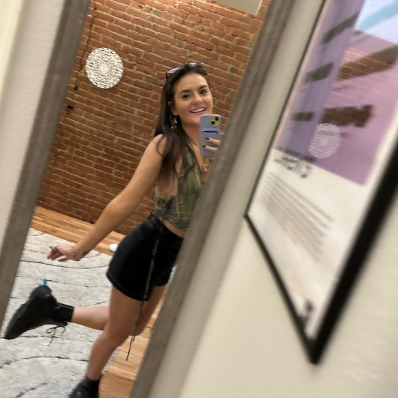 Profile Picture of Briana Boothe (@brianaaaaaaa540) on Poshmark