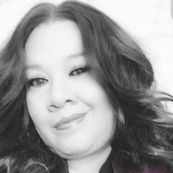 Profile Picture of Sonya Giles (@one9oeight) on Poshmark