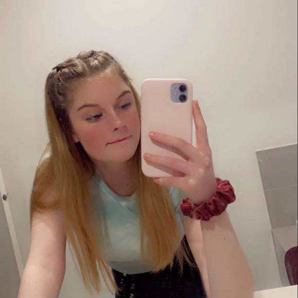 Profile Picture of Claire Hill (@clairehill604) on Poshmark
