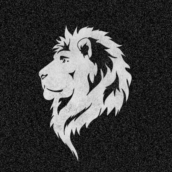 Profile Picture of Younes Younes (@yoonee329) on Poshmark