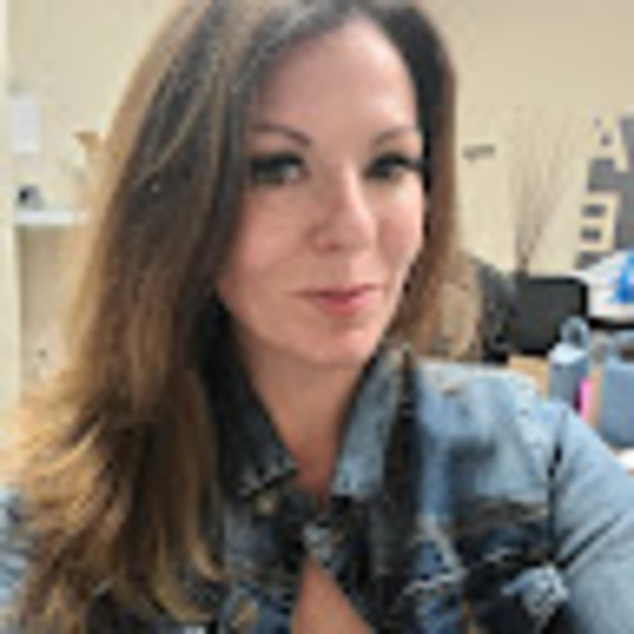Profile Picture of Tracy Mettier, realtor (@tmettierhomes) on Poshmark