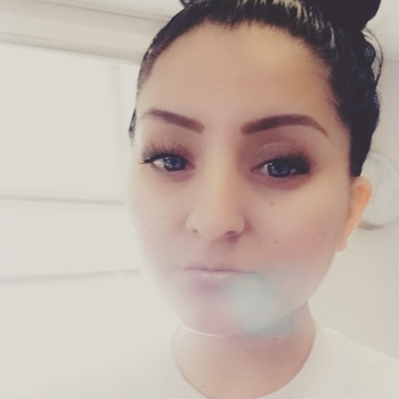 Profile Picture of Lucero Flores (@luceroflores60) on Poshmark