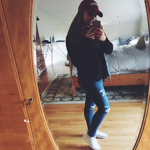 Profile Picture of Nika Dadoly (@nikasophia) on Poshmark