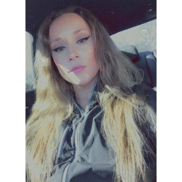 Profile Picture of Casey Mantooth (@caseyrae13) on Poshmark