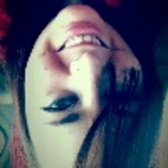 Profile Picture of Shawna Fayette (@shawnamarie8808) on Poshmark