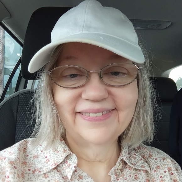 Profile Picture of Loretta Clark (@lorettaozclark) on Poshmark